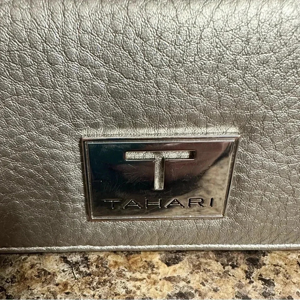 Tahari Metallic Silver Wallet with Kiss Lock Closure Identity Protect Lining - Picture 12 of 12
